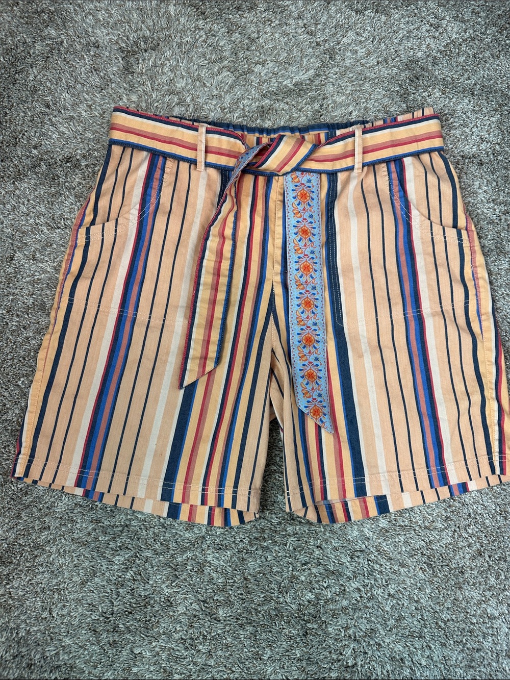 Striped Summer Breeze Bermuda shorts with floral embroidered belt